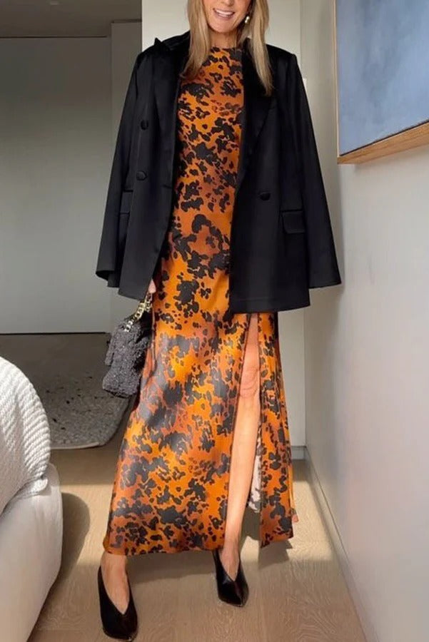 Dekorieren Sie das Herbst-Maxikleid aus Satin mit langem Ärmel und Schlitz