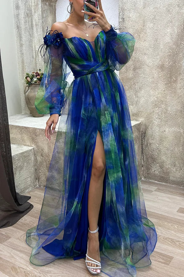 Robe longue de soirée plissée à épaules dénudées et fente en tulle et maille florale