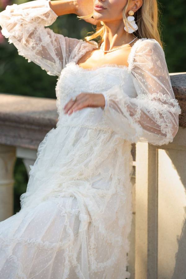 Leichtes, langärmliges Kleid mit Schleife im reifen Stil