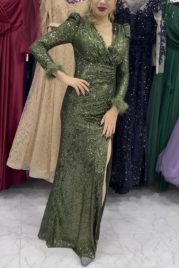 Sparkle World – Maxi-Abendkleid mit Pailletten und Federbesatz