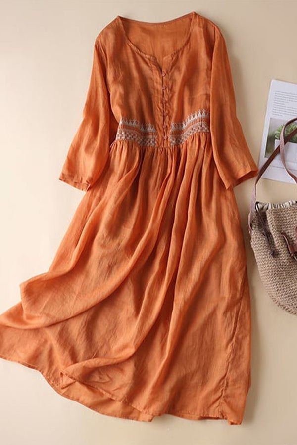 Besticktes Kleid aus Baumwollleinen