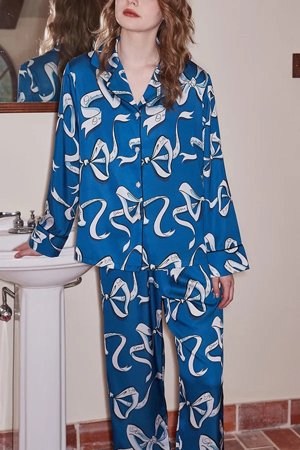 Zweiteiliges, langärmliges Home-Set mit blauem Schleifendruck