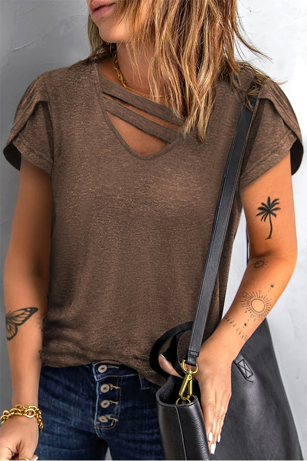 Lässiges T-Shirt mit einfarbigem Cut-Out-Ausschnitt