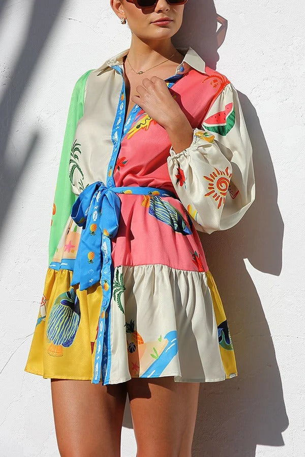 Sommerliches, einzigartiges, bedrucktes Minikleid mit Hemdkragen und Laternenärmeln und Taillenschnürung