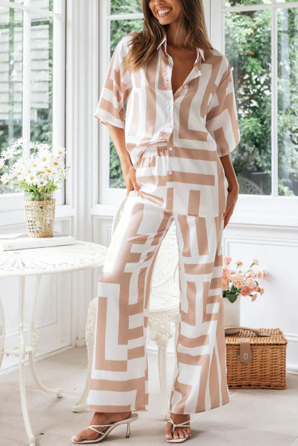 Freizeit-Set mit Bluse und geometrischem Küstenmuster und Hose mit elastischer Taille