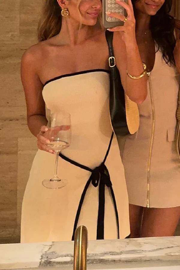 TRÄGERLOSES MINIKLEID AUS STRICK