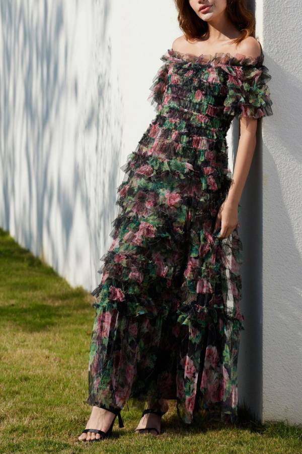 Blumenkleid mit schmaler Taille