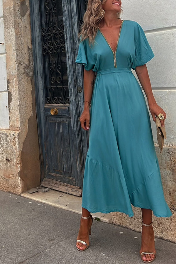 Robe mi-longue classique à taille élastique et bordure dorée
