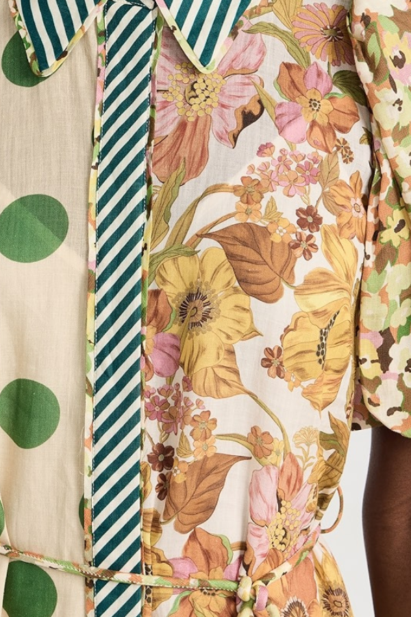 Modisches Swing-Kleid mit bedruckten Puffärmeln und schmaler Passform