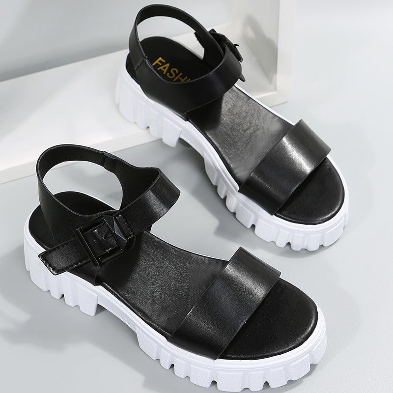 Einfarbige Plateausandalen mit klobigem Absatz