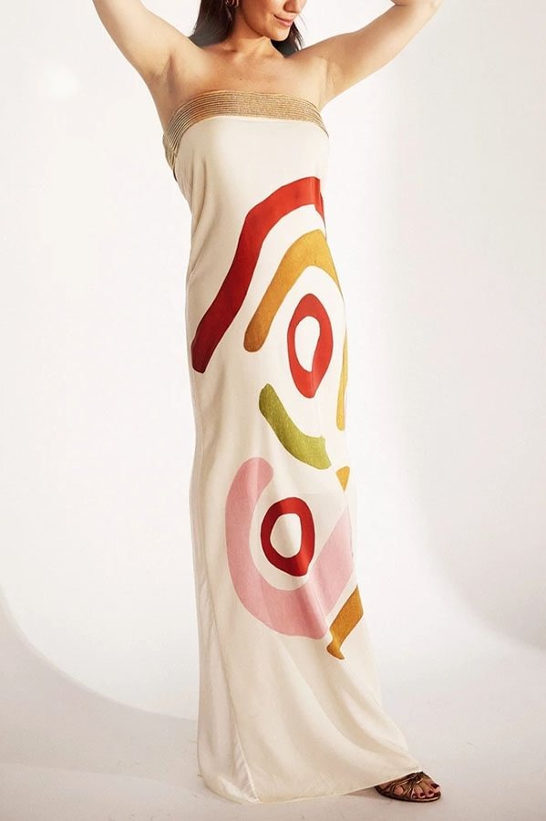 Robe longue sans bretelles à imprimé unique Darlin' avec col en métal plissé