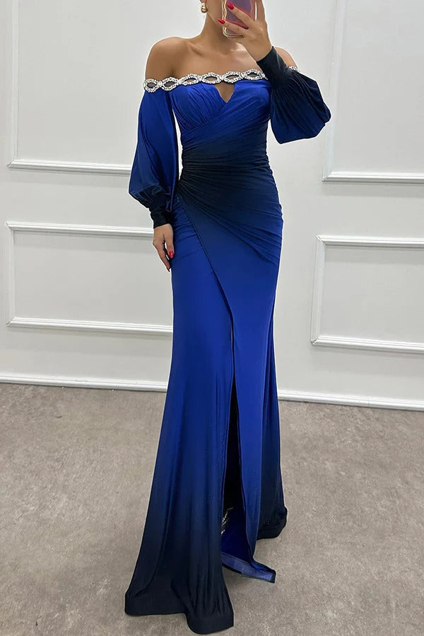 Robe longue Julieta à imprimé dégradé, col bateau, épaules dénudées, détails de pierres précieuses, fente