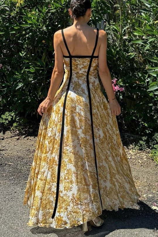 Violettes kontrastierendes, einzigartiges Print-Maxikleid mit plissiertem Rücken und Riemchen