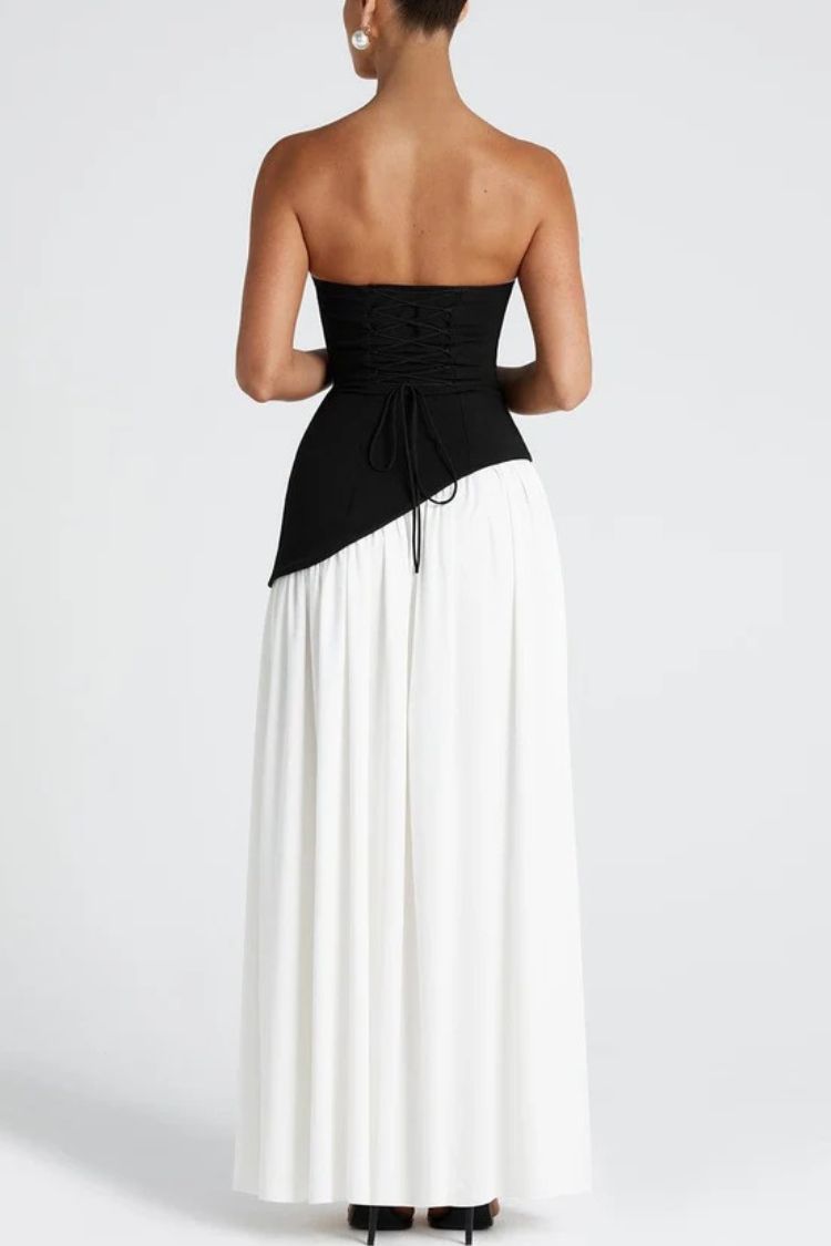 Schwarz-weißes Maxikleid mit kontrastierendem Schal und unregelmäßigem Schlitz