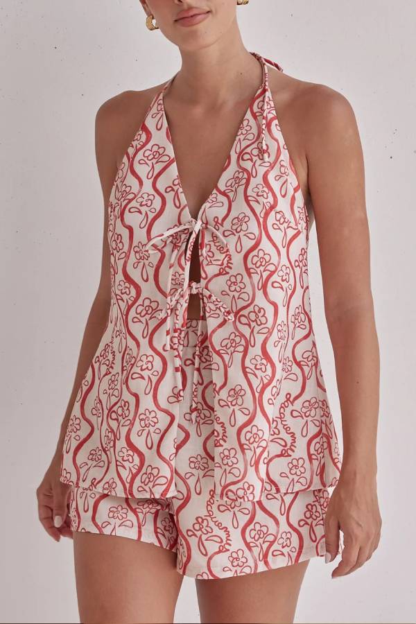 Ensemble short imprimé à bretelles et cravate