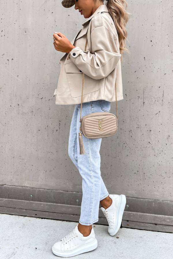 Stilvolle kurze Lederjacke im britischen Stil mit Reverstasche