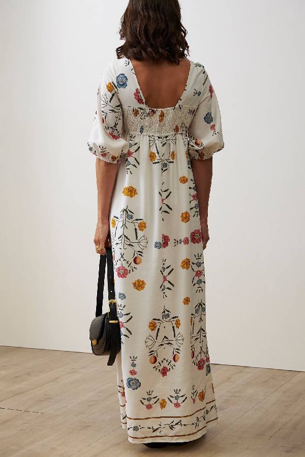 Robe longue à col carré et manches bouffantes et buste élastique