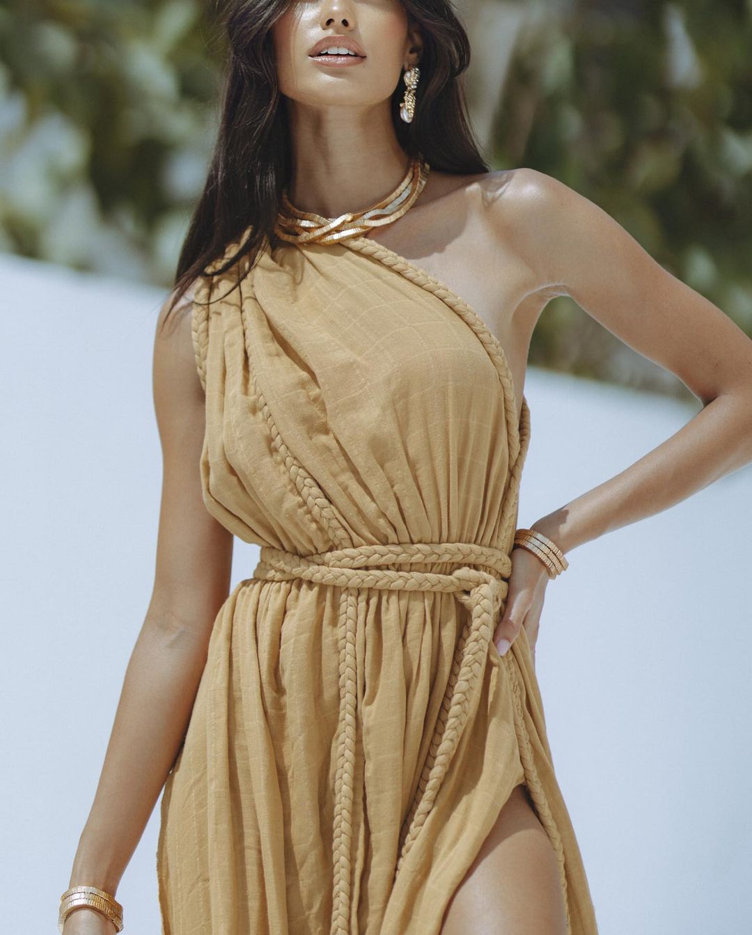 Robe longue drapée en lin mélangé Avani à une épaule et fente