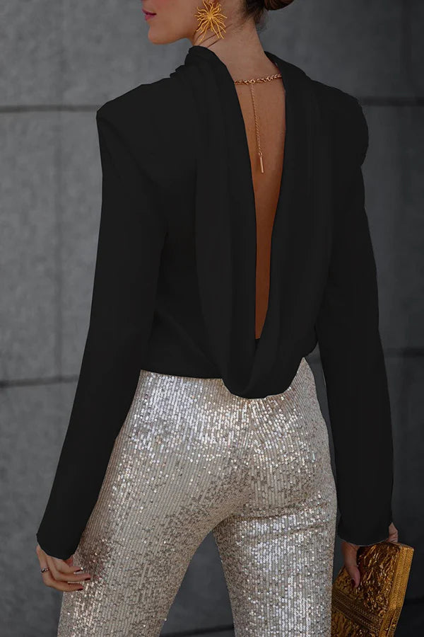 Secret of Elegance – Bluse mit drapiertem Wasserfallausschnitt und Satin-Rückenkette