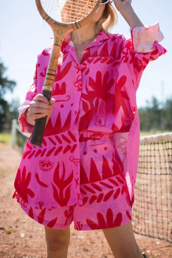 Altos Unique Set aus bedrucktem Hemd mit Tasche und Shorts mit elastischer Taille