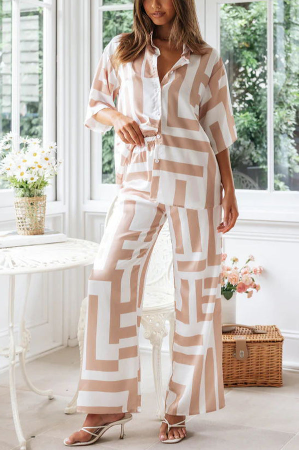 Freizeit-Set mit Bluse und geometrischem Küstenmuster und Hose mit elastischer Taille