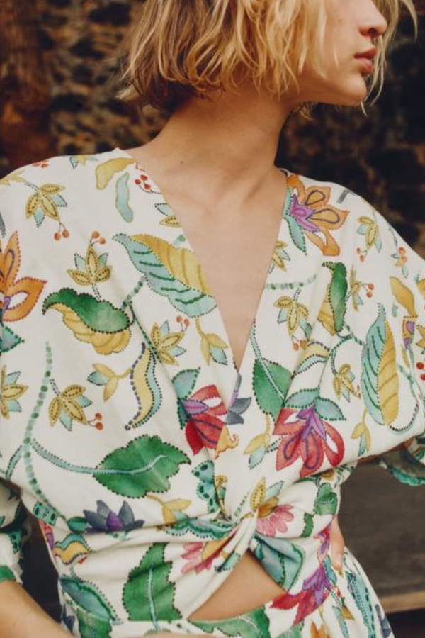 Maxikleid mit botanischem Blumendruck, V-Ausschnitt, Cut-out, Schnürung und elastischer Taille