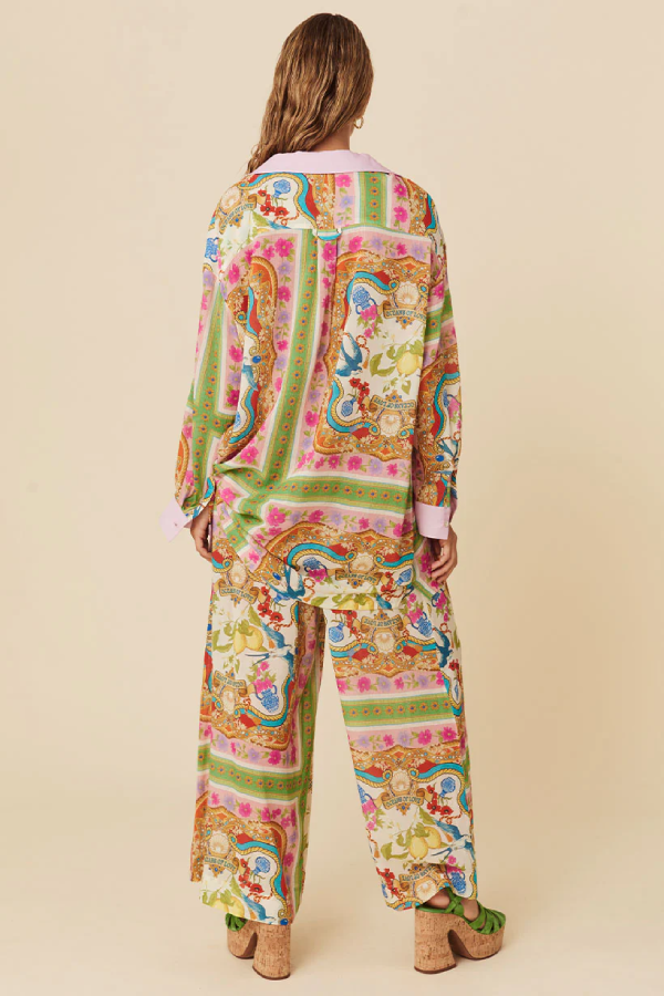 Oceans of Love – Locker fallendes Hemd mit einzigartigem Patchwork-Print und Taschen
