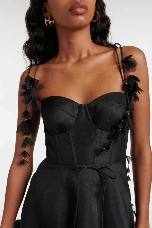 Explore Elegance – Midikleid aus Leinenmischung mit Applikationen, herzförmigem Ausschnitt und gesmoktem Rücken