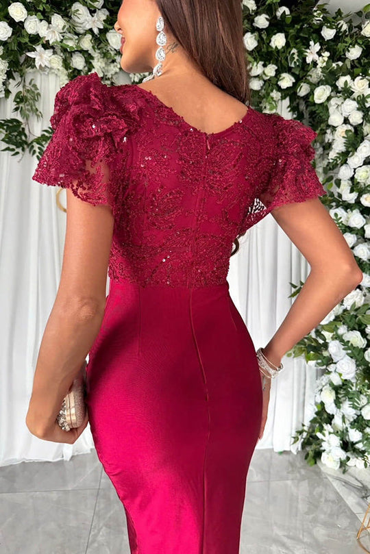 Traumhaftes, luxuriöses Midikleid aus Spitze und Satin mit Patchwork-Rüschenärmeln