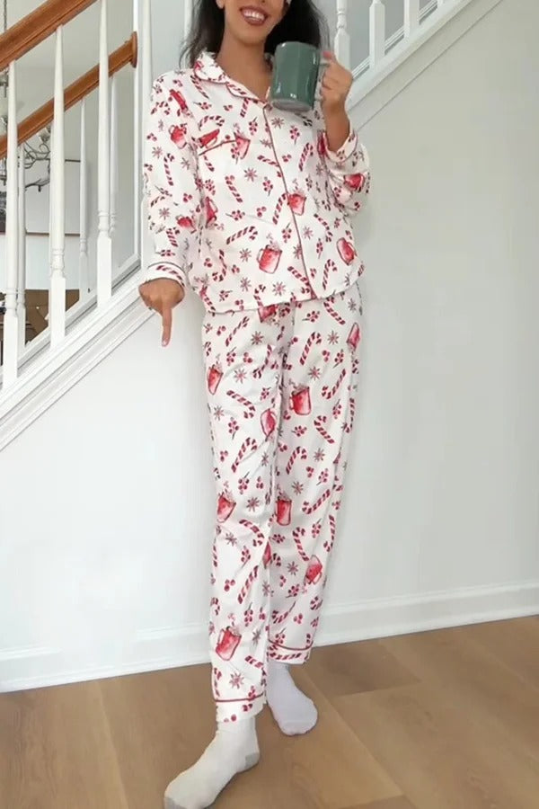 Set mit langärmligem Hemd mit Weihnachtssüßigkeiten- und Getränkeaufdruck und Hose mit elastischer Taillentasche