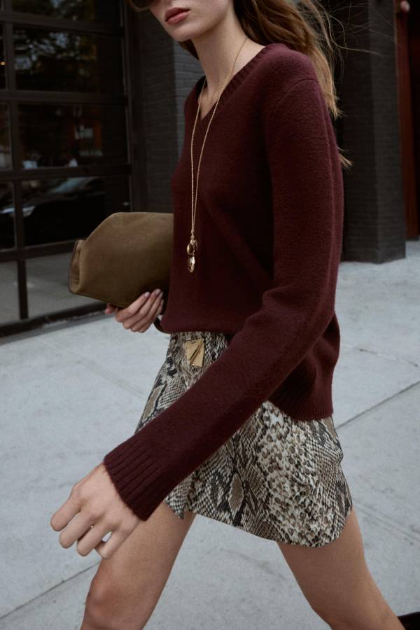 ASYMMETRIC SKORT WITH APPLIQUE