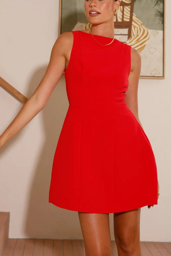 Robe courte ajustée à col large et dos dégagé Lia