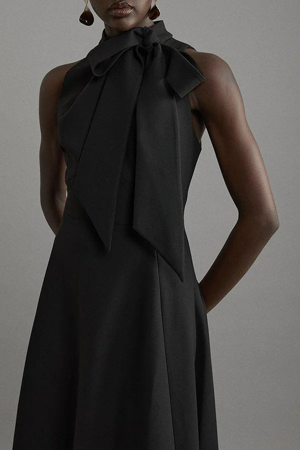 Stilvolles und klassisches, einzigartiges ausgestelltes Midikleid mit Fliege und Taschen