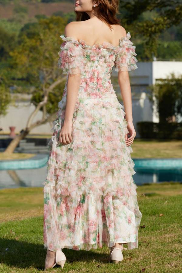 Blumenkleid mit schmaler Taille