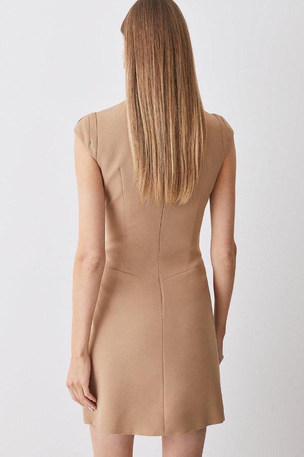 Mini-robe style militaire à manches courtes, col haut, ourlet plissé et patchwork