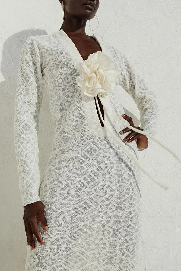 Spanish Breeze Maxikleid mit Spitze, tiefem V-Ausschnitt, abnehmbaren Blumen, langen Ärmeln und Schlitz