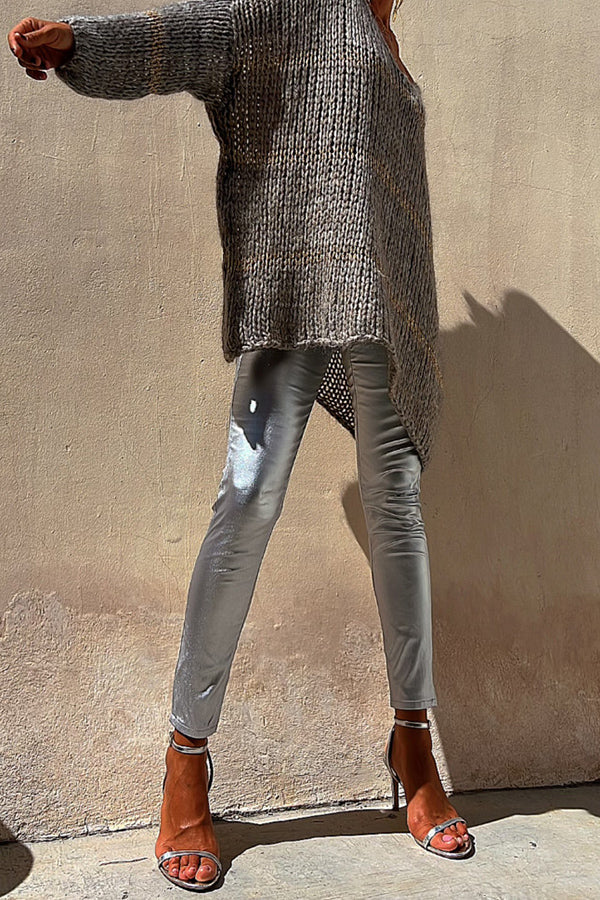 Süße und glitzernde Stretchhose aus Kunstleder in Metallic-Farben mit Taschen