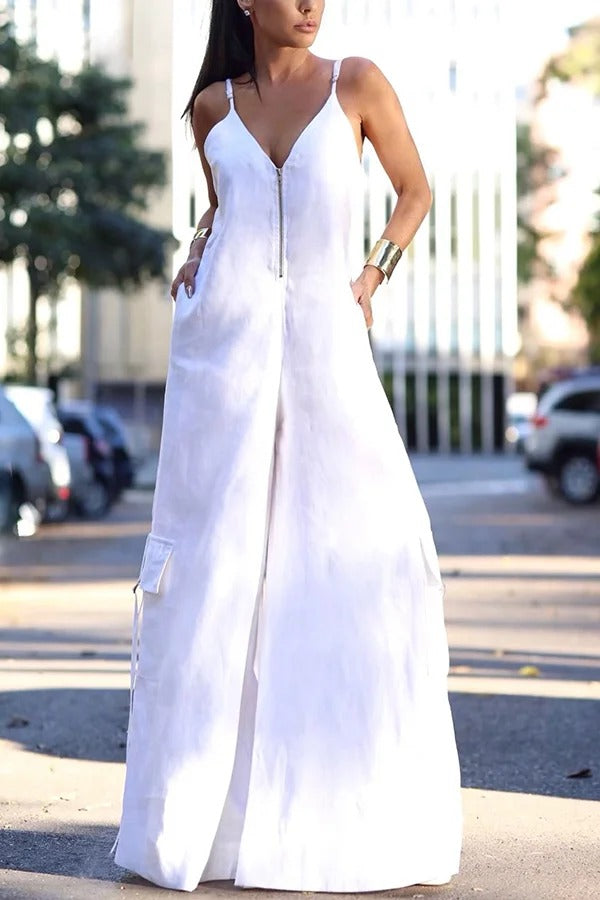 Zola Lockerer Cargo-Jumpsuit mit Reißverschluss und Taschen vorne in der Mitte und weitem Bein