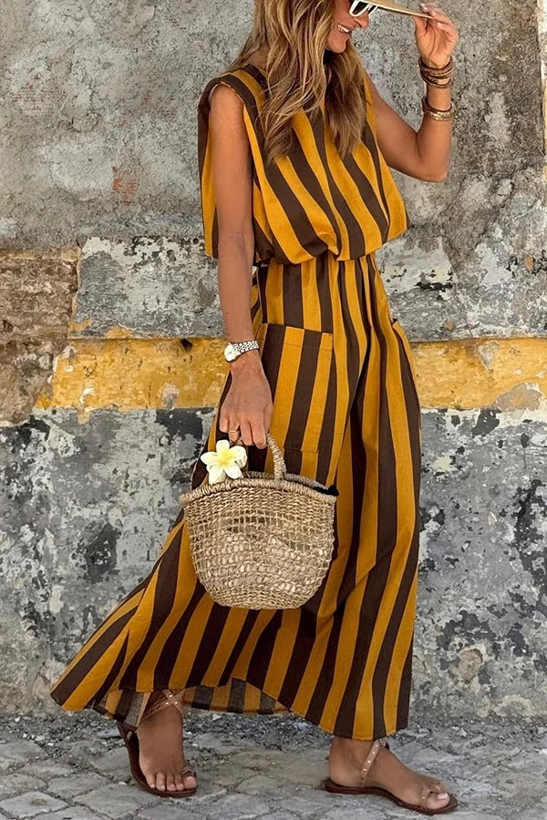 Ensemble Harlow avec haut à épaules rembourrées et imprimé rayé et jupe longue drapée à poches et taille élastique