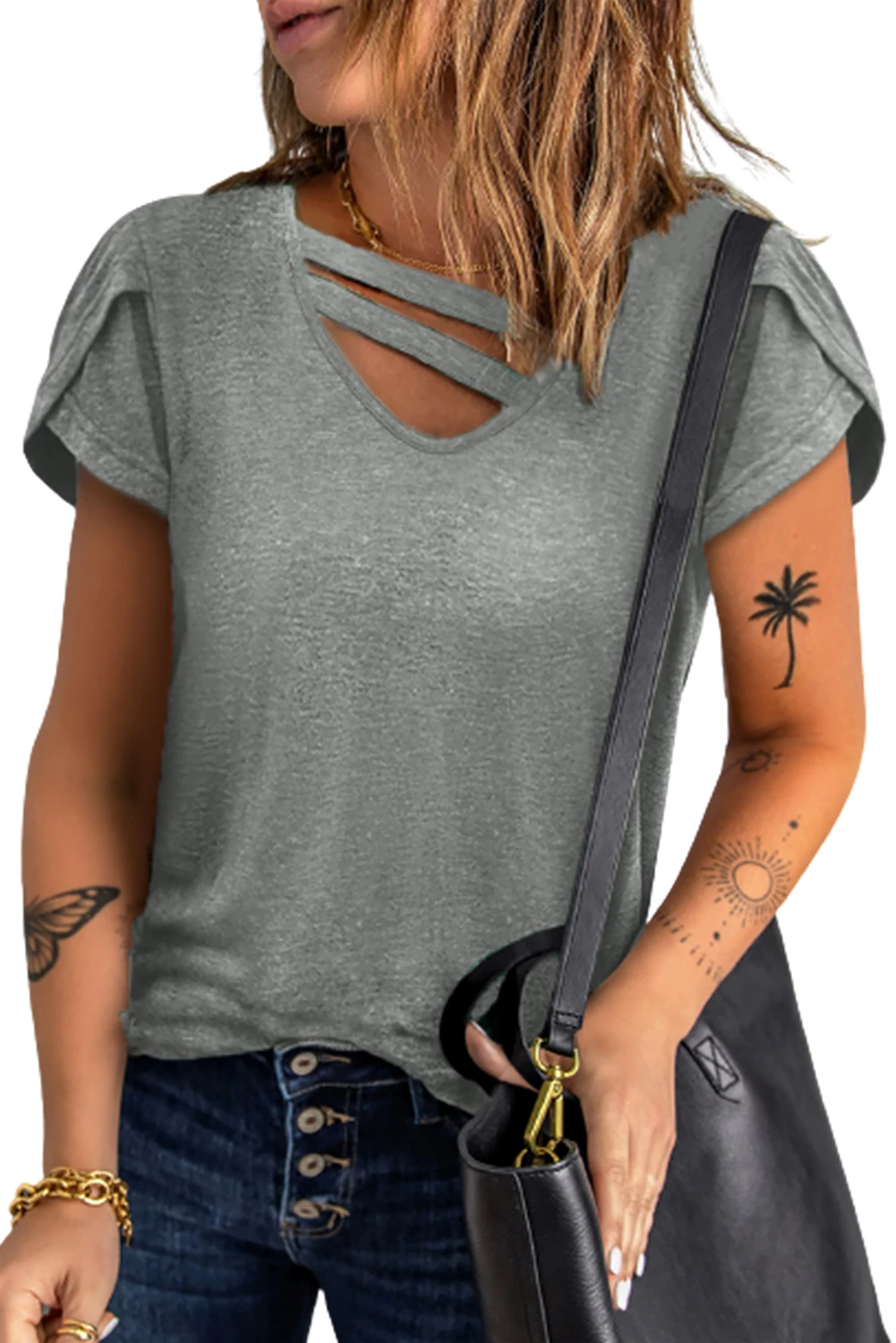 Lässiges T-Shirt mit einfarbigem Cut-Out-Ausschnitt