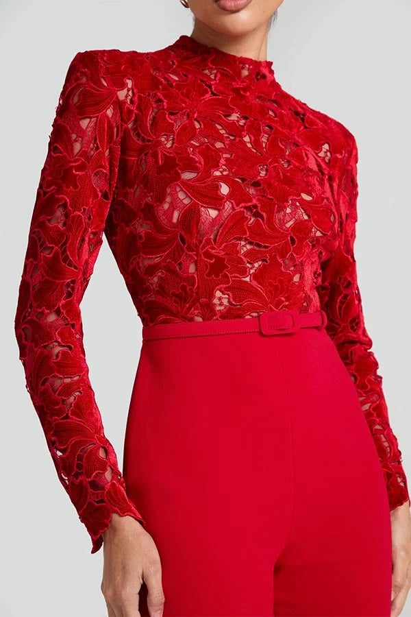 Eleanor bestickter Langarm-Jumpsuit mit Blumenspitze und Patchwork-Gürtel