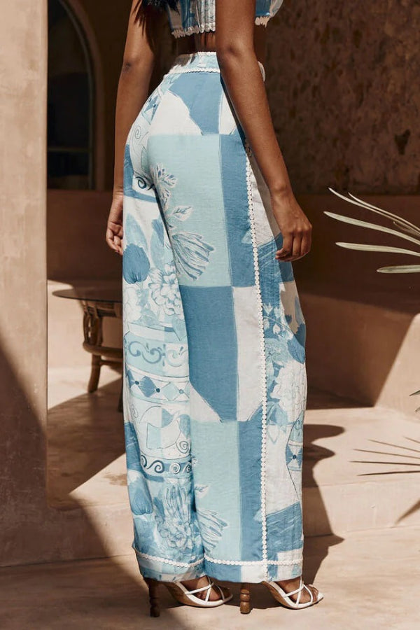 Tyra – Hose mit Zickzack-Besatz und einzigartigem Druck und weitem Bein