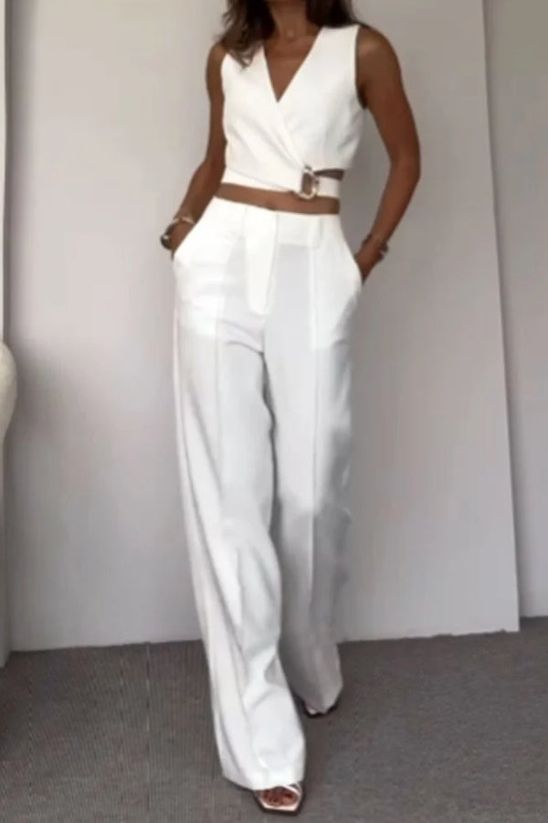 Modisches zweiteiliges Set aus Weste und Hose mit überkreuzten Trägern