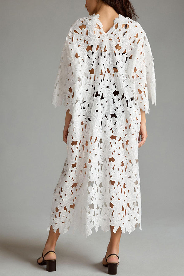 „I Belong Here“ – Midi-Strandkleid mit Blumenmuster und Ösenspitze