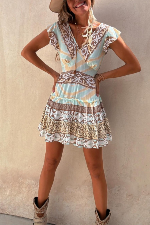 Surat Unique – Rückenfreies Minikleid mit Farbblock-Print und Rüschenärmeln und elastischer Taille