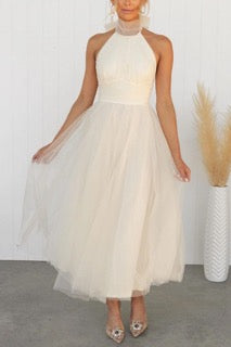 Fairy Vibes – Neckholder-Maxikleid aus Tüll mit gerafftem Detail