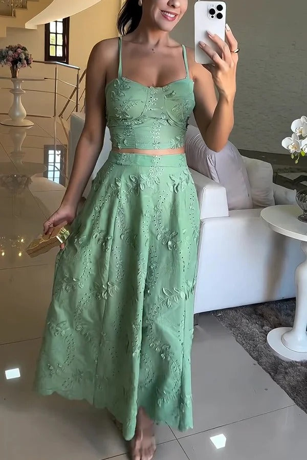 Carah Set mit gesmoktem Tanktop mit Blumenstickerei auf der Rückseite und Maxirock in A-Linie mit elastischer Taille