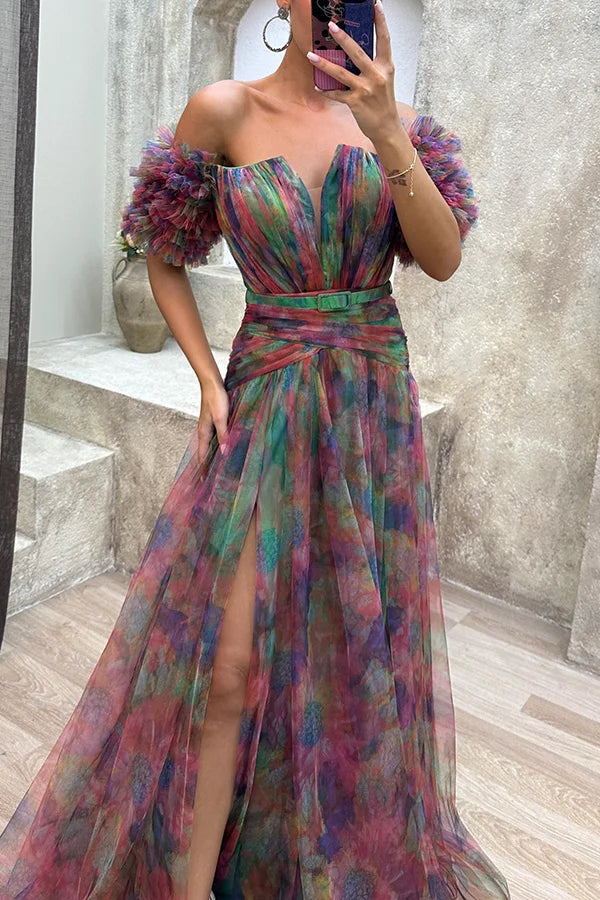 She Owns It – Maxi-Abendkleid aus Netzstoff mit Tüll, gestuften Ärmeln, gerüschten Schlitzen