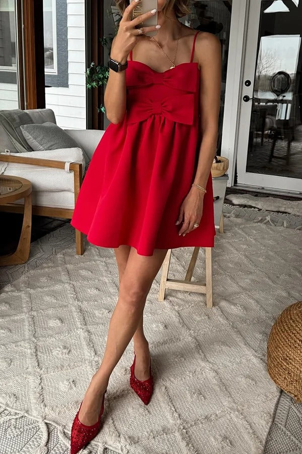 Date Night Babydoll-Minikleid mit Schleife und Taschen auf der Rückseite, gesmokt