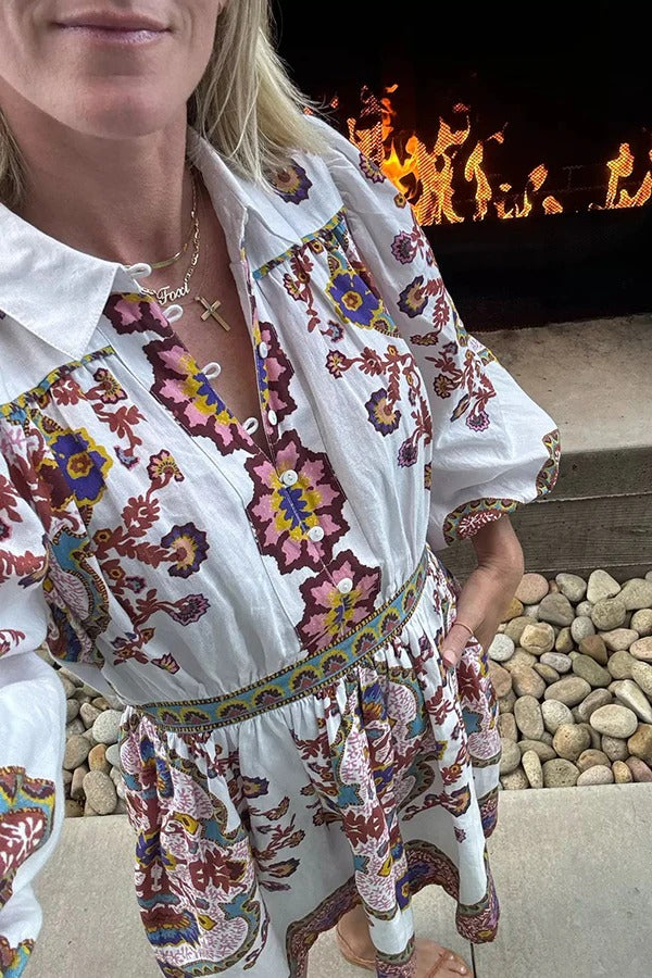 Lustiges und lebendiges Minikleid aus Leinenmischung mit einzigartigem Druck, Puffärmeln und Taschen